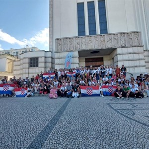Mladi Zagrebačke nadbiskupije sudjelovali na misnom slavlju otvorenja 38. Svjetskog dana mladih u Lisabonu